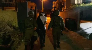 الاحتلال يعتقل أربعة شبان من قلقيلية الاحتلال يعتقل أربعة شبان من قلقيلية
